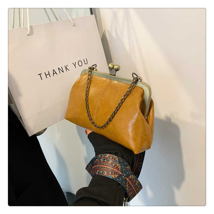 Ladies' Winter New Bag 2023 Banquet Fashion Clip on Single Shoulder Crossbody Bag Wide Shoulder Strap Elegant Women's Bag 241203