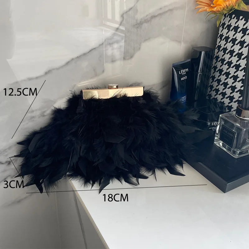 2025 New Designer Bag Womens Banquet Evening Fashionable Soft Feather Tassel Wallet With Chain Shoulder Cross Body Party Clutch