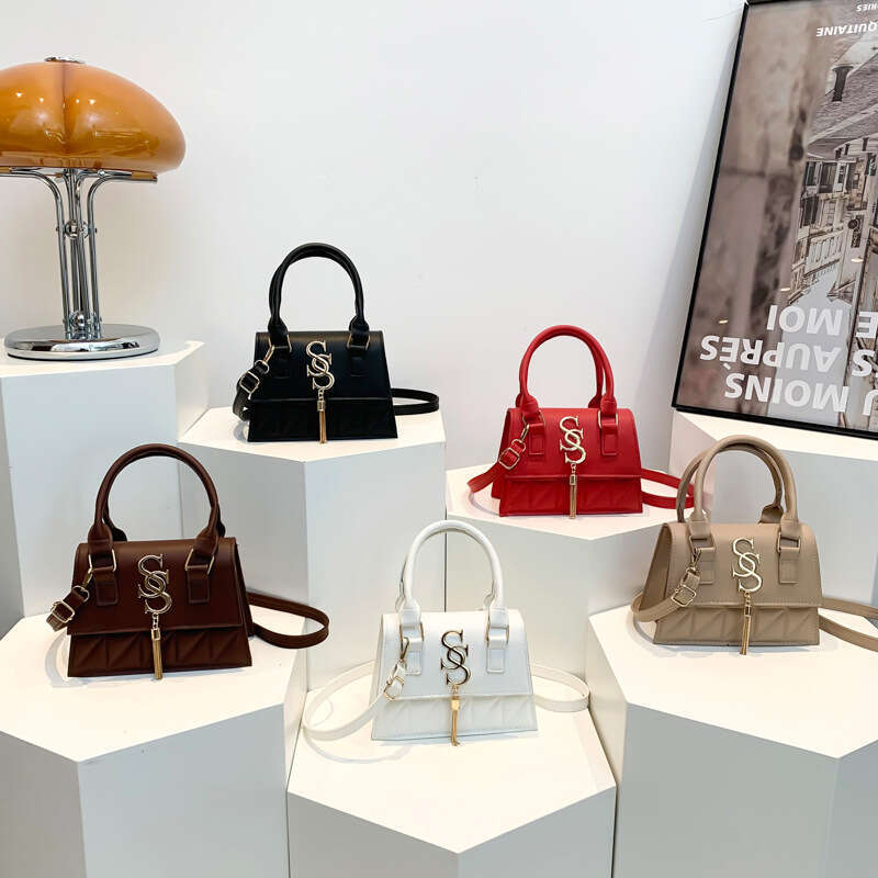 High beauty diamond grid embroidery thread handbag 2024 new fashionable letter tassel crossbody single shoulder bag