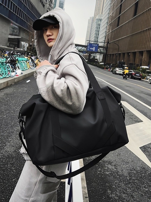 Korean version of ins new men's women's large capacity shoulder sports and fiess bag, simple travel, portable crossbody travel bag