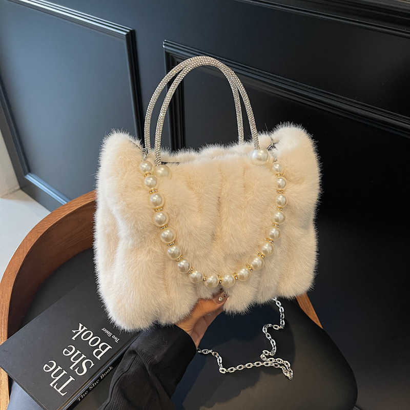 Pearl Chain Folded Small Bag for Women 2024 Winter New Fashion Handheld Plush Cloud Bag Versatile Crossbody Bag 241203