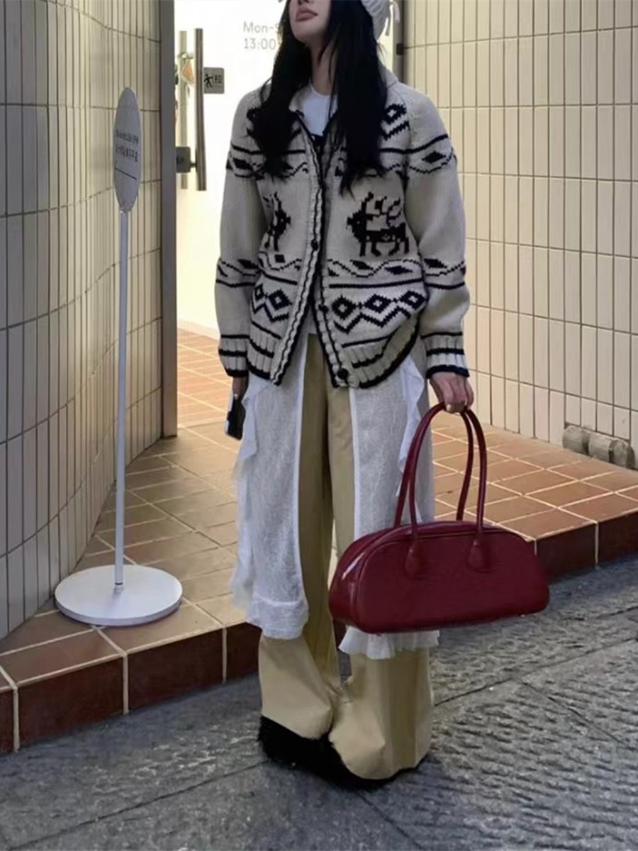 Women's Knits Knitted Cardigan Horn Button Retro Sweater Squirrel Jacquard Loose Winter Jacket Korean Fashion Christmas