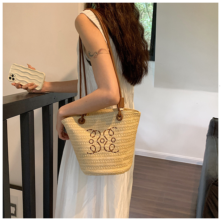 Summer New Vacation Woven Straw Bag High Quality Seaside For Women Women's Beach Bags Bucket Bag Straw Casual Style