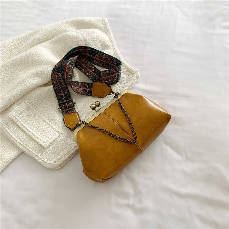 Ladies' Winter New Bag 2023 Banquet Fashion Clip on Single Shoulder Crossbody Bag Wide Shoulder Strap Elegant Women's Bag 241203