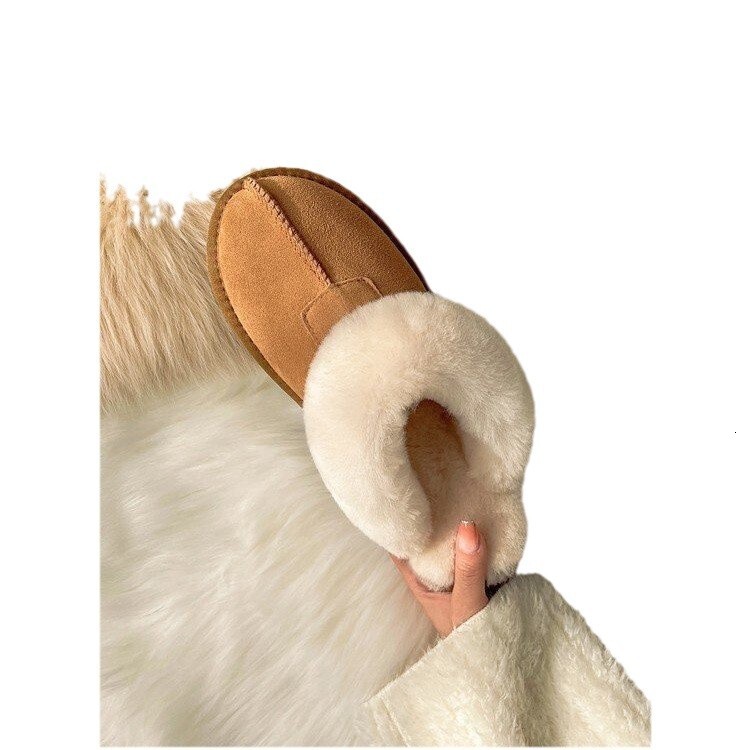 Thick soled plush slippers for women, wearing leather and fur as one piece, with a top and plush snow boots, sponge cake, and cotton slippers for one 