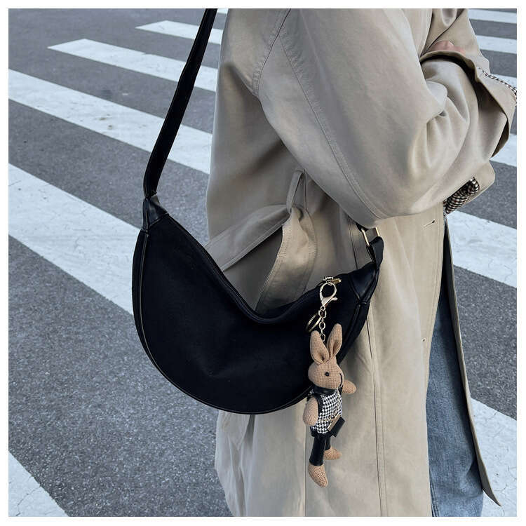 New women's frosted coarse diagonal flip bucket bag, student class shoulder premium crossbody bag