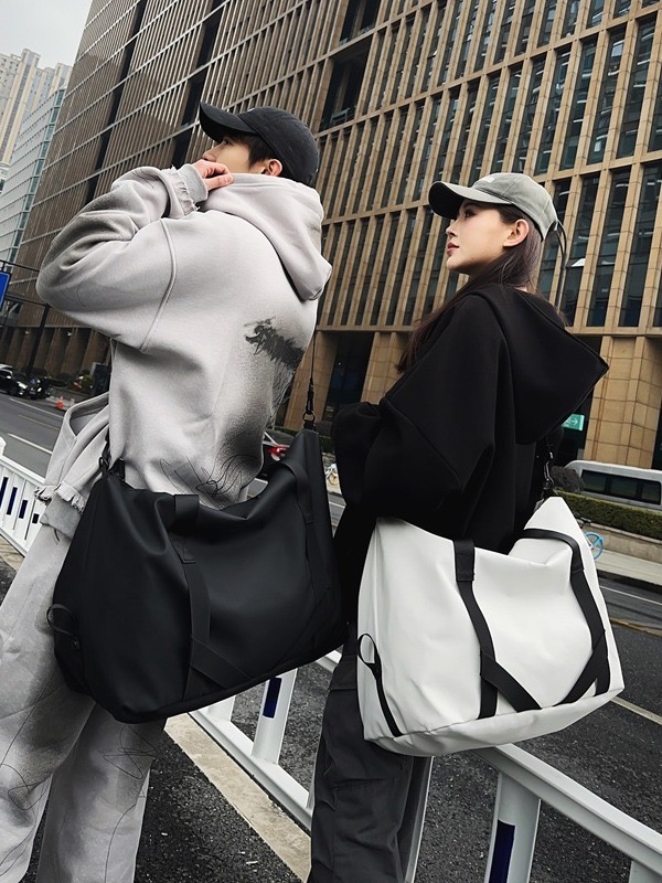 Korean version of ins new men's women's large capacity shoulder sports and fiess bag, simple travel, portable crossbody travel bag