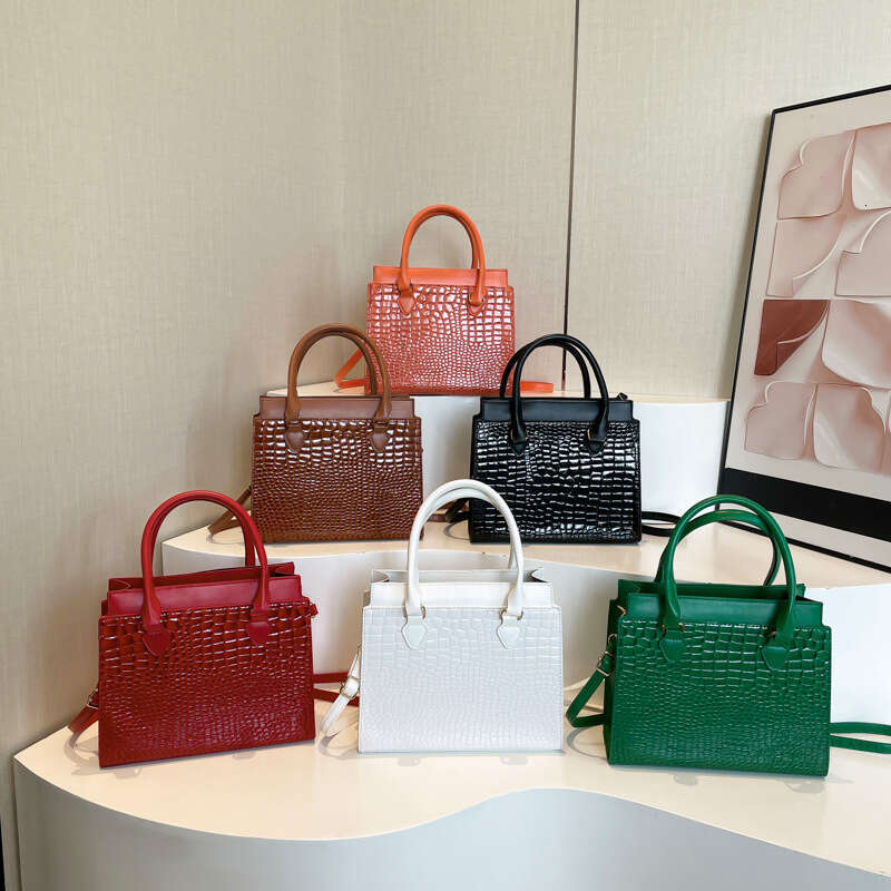 Popular 2024 Women's Urban Crocodile Pattern Handheld Single Shoulder Diagonal Cross Bag Versatile Commuter New Style
