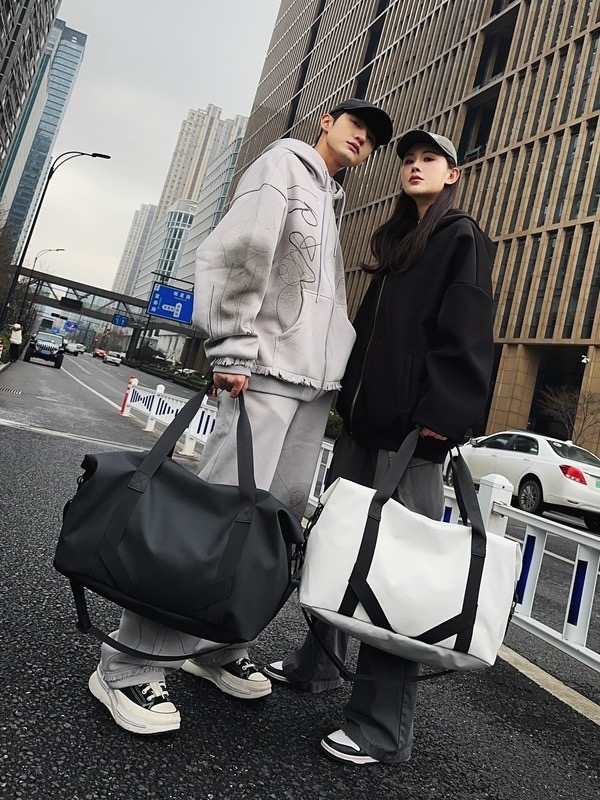 Korean version of ins new men's women's large capacity shoulder sports and fiess bag, simple travel, portable crossbody travel bag