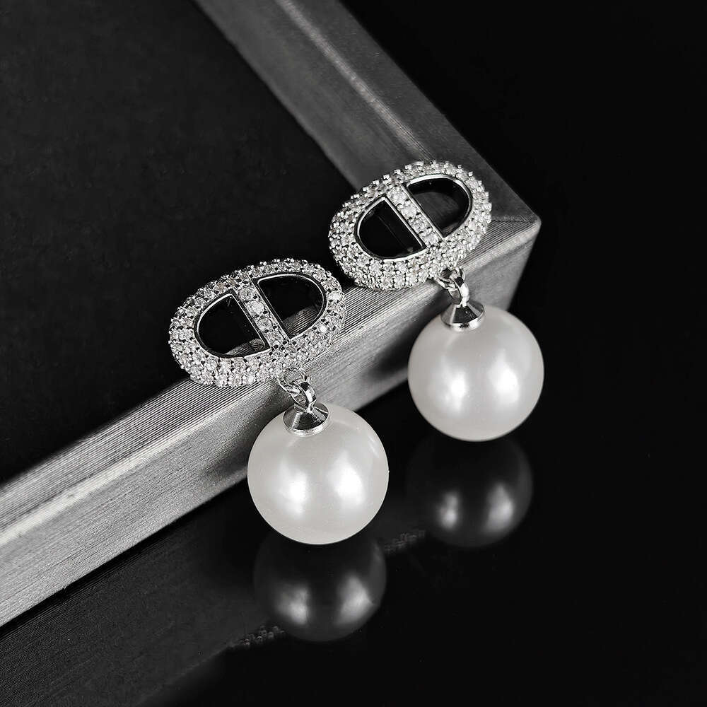 Light high-end French pearl 2024 new ins temperament socialite earrings