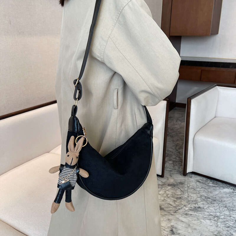 New women's frosted coarse diagonal flip bucket bag, student class shoulder premium crossbody bag
