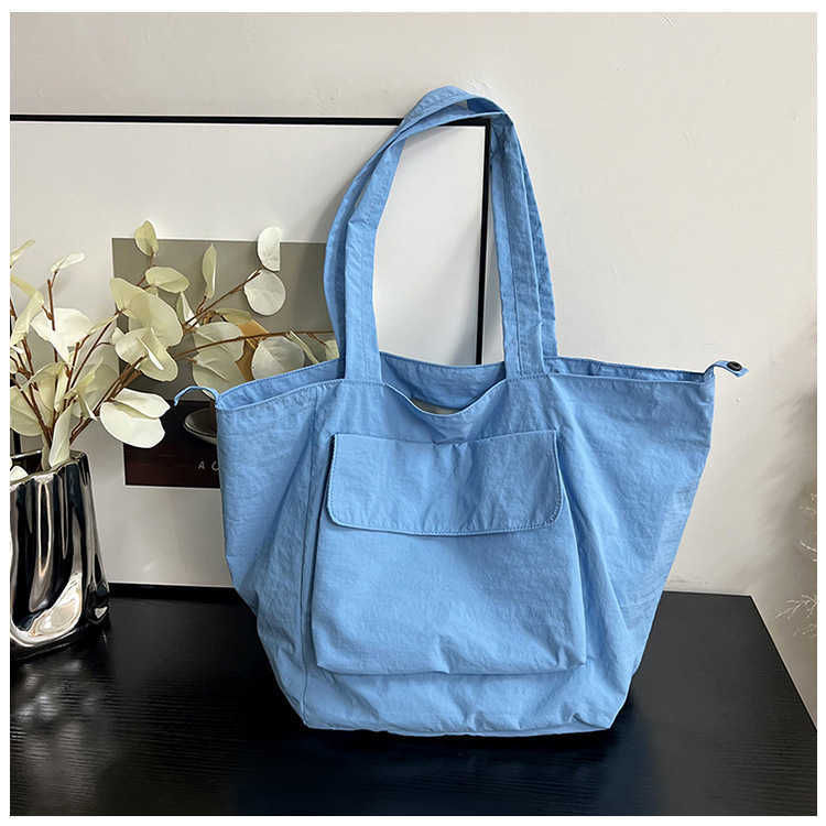 New waterproof nylon large capacity portable shoulder bag for men and women, casual travel workwear style commuting tote bag