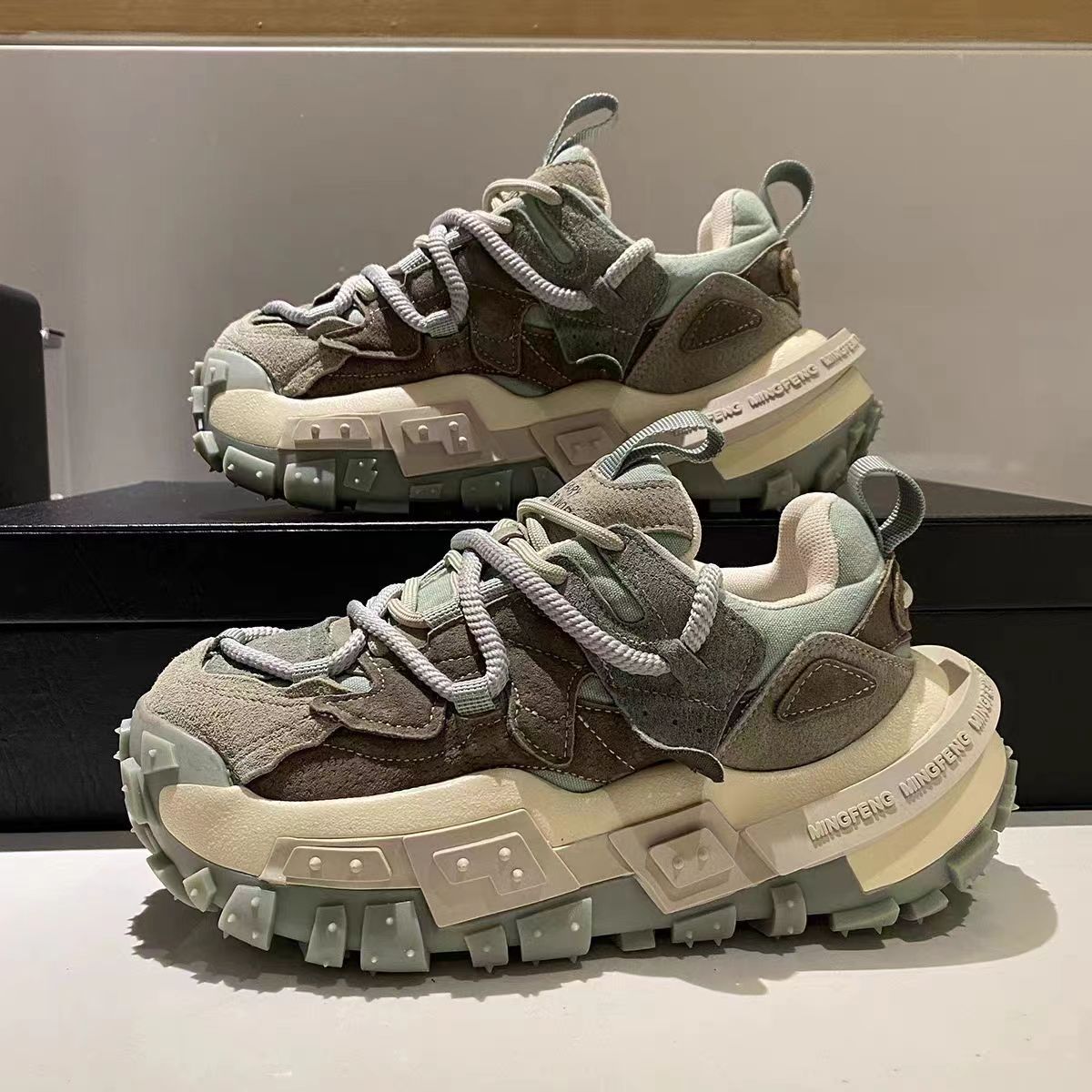 new free shipping designer shoes running shoes for mens red yellow black white Outdoor leisure sports shoes size39-44