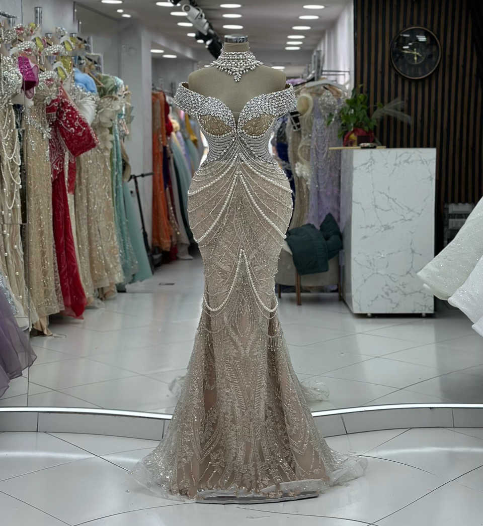 Exquisite Evening Dresses For Women Off Shoulder Sweetheart Neck Gown Sequins Pearls Sweep Train Customized Dress Party Prom