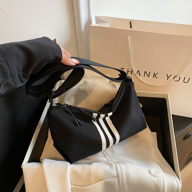 New casual simple waterproof Oxford nylon women s crossbody bag designer trend leisure handbag trendy bag