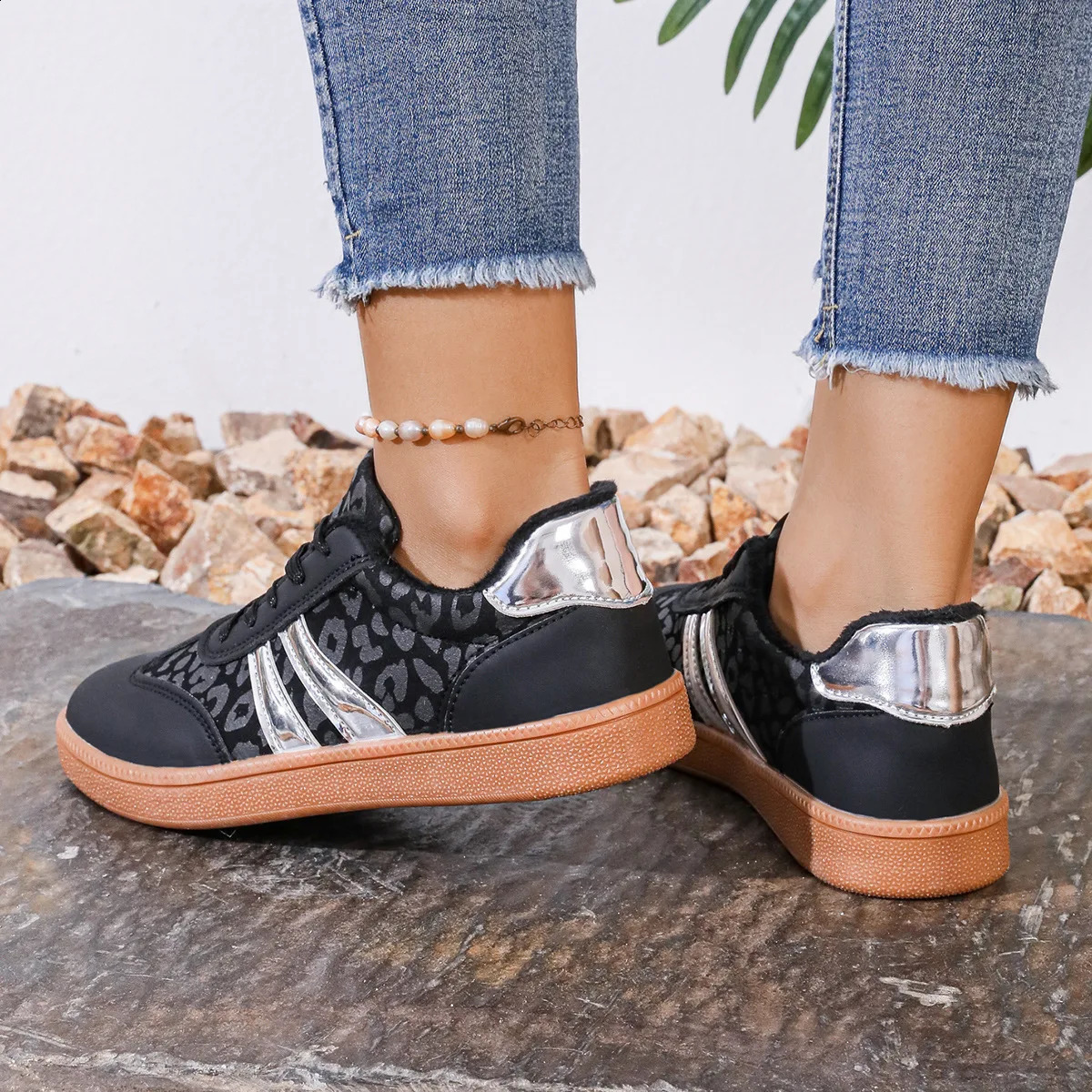Womens apartment sports shoes new leopard print casual shoes outdoor walking shoes sports shoes comfortable womens sports shoes 241204
