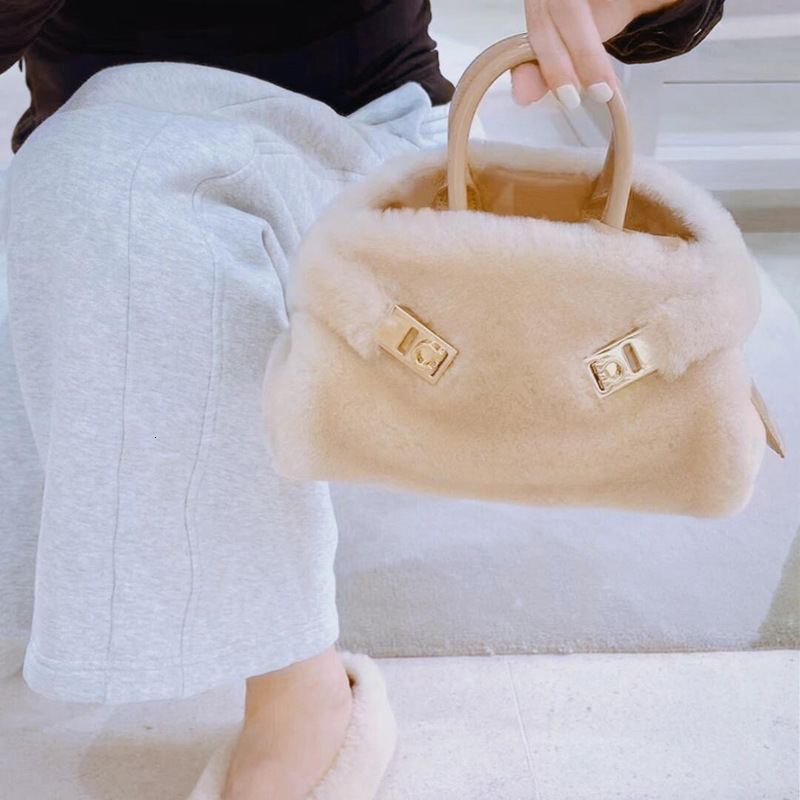 2025S designer ins net celebrity with the same casual bag all-match plush lock handbag plush hand bag shoulder bag messenger bag female bag