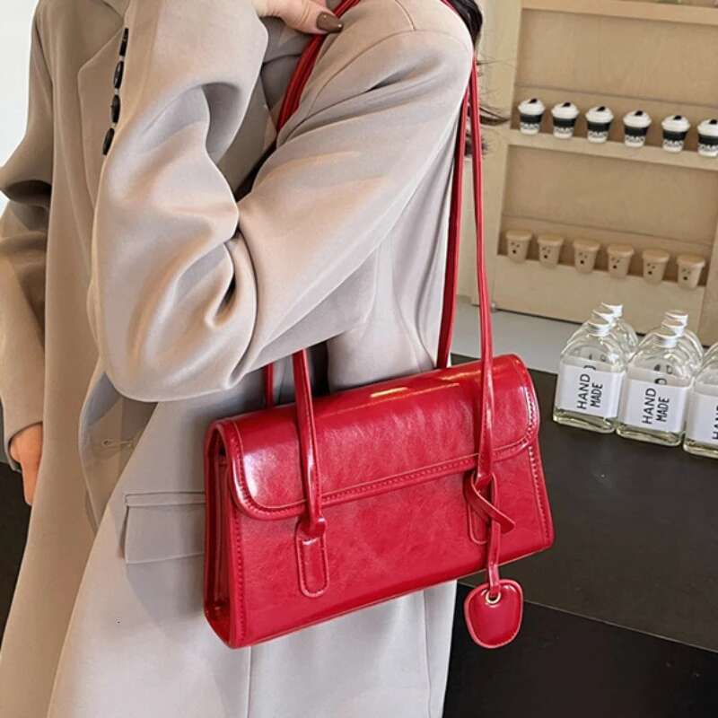 Large Capacity Underarm 2025 New High Sense Women Versatile Autumn and Winter Fashion Popular Portable Shoulder Bag