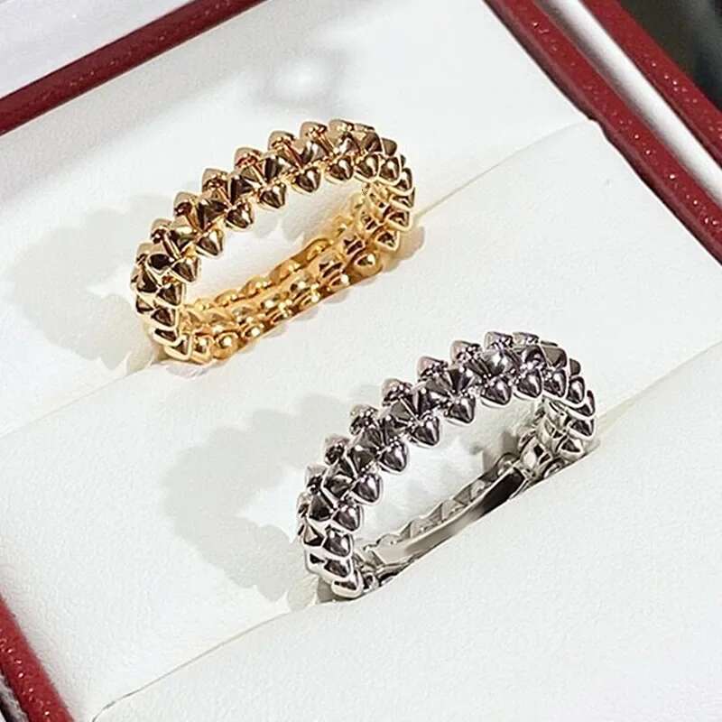 2025 New Hot Selg Sterg Sier Rivet Ring Women and Men Couples Fashion Classic Punk Party Gift Brand Jewelry
