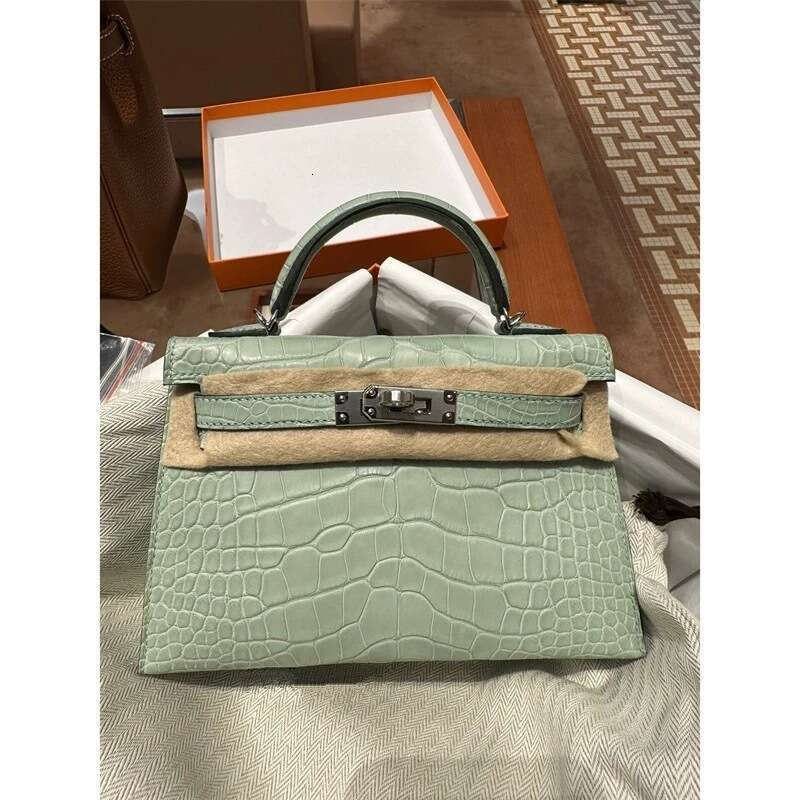 New Women's Crocodile Pattern Tote Bag: Stylish 2024 Hot Designer Handbag For Work And Travel