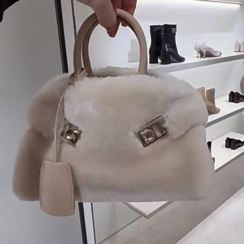 2025S designer ins net celebrity with the same casual bag all-match plush lock handbag plush hand bag shoulder bag messenger bag female bag