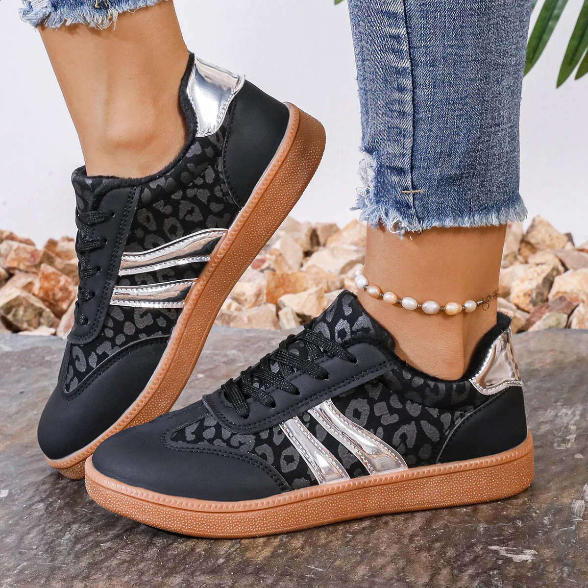 Womens apartment sports shoes new leopard print casual shoes outdoor walking shoes sports shoes comfortable womens sports shoes 241204