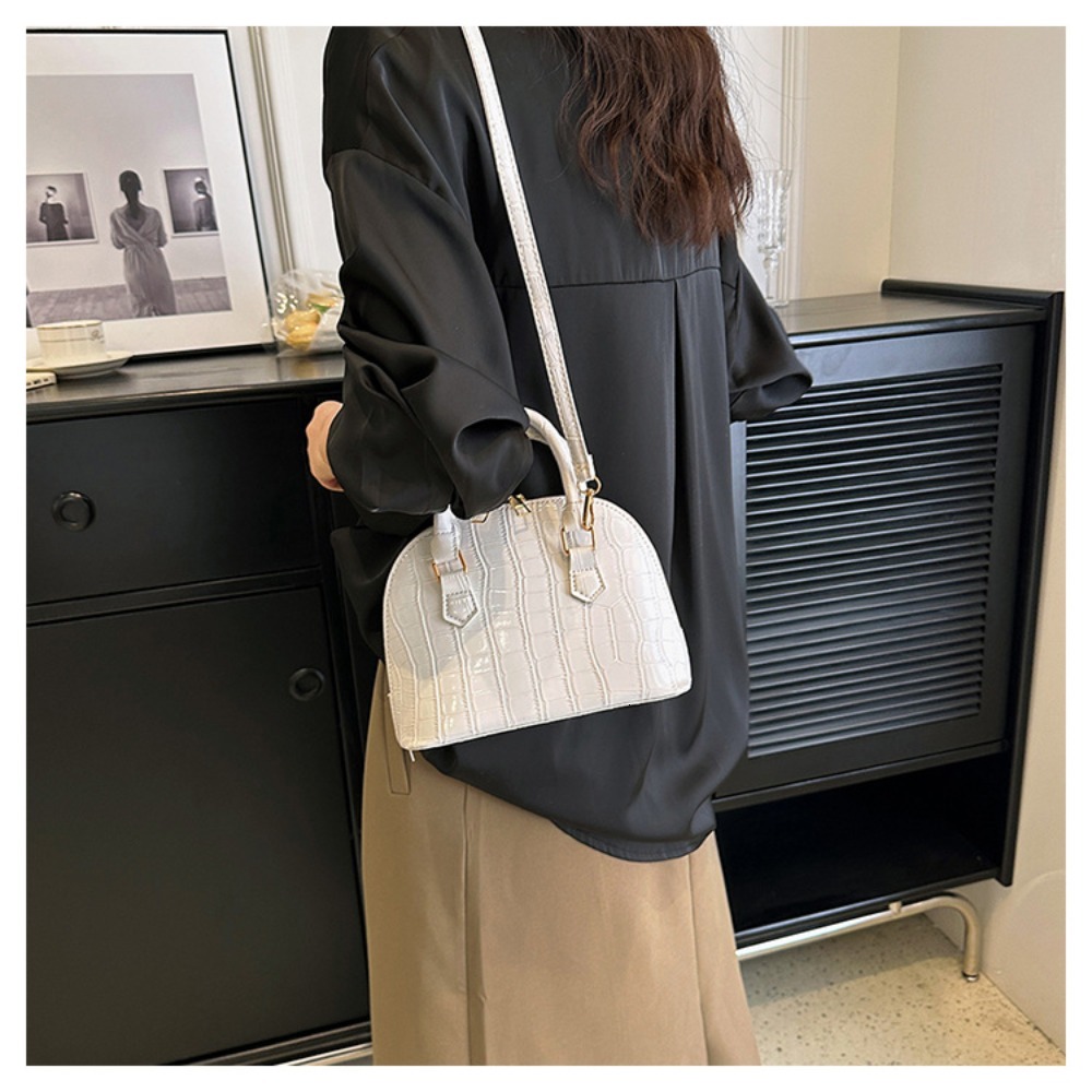 New retro trend shoulder fashion leisure Pu leather new designer women s waterproof crocodile pattern multifunctional crossbody bag