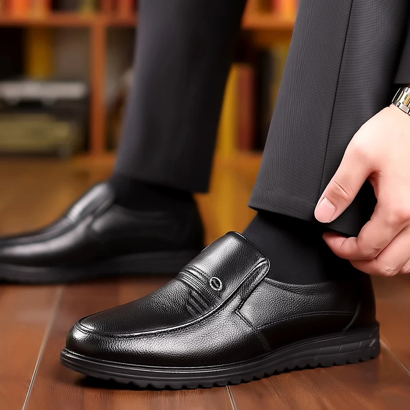 selling mens leather handmade shoes 39-47 soft anti slip rubber office mat mens casual leather business soft shoes 241203