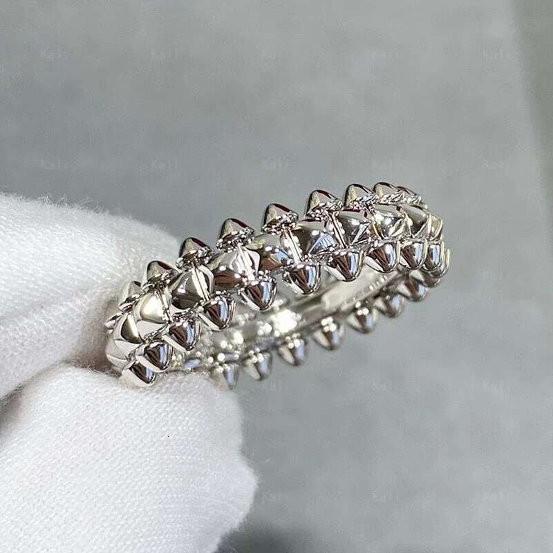 2025 New Hot Selg Sterg Sier Rivet Ring Women and Men Couples Fashion Classic Punk Party Gift Brand Jewelry