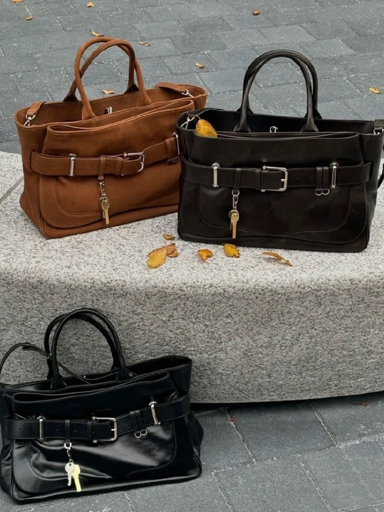 Korean niche 2025S designer autumn and winter new fashionable versatile women belt buckle horizontal large lazy style commuting bag trend