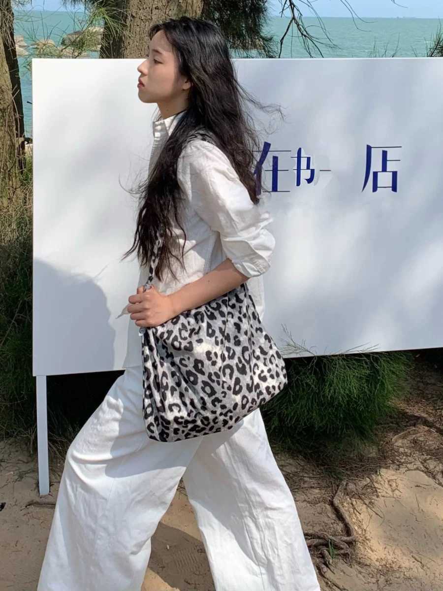 Leopard Print Canvas Bag for Women 2024 New Trendy Korean College Style Tote Casual Large Capacity Single Shoulder 241204