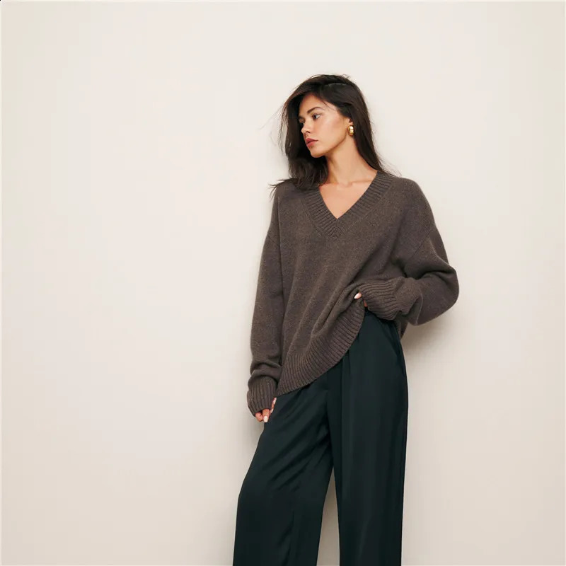 100 pure wool sweater autumnwinter casual solid color knitted Tops Vneck womens loose pullover base Blouse 241203