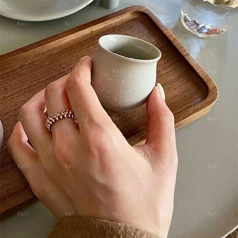 2025 New Hot Selg Sterg Sier Rivet Ring Women and Men Couples Fashion Classic Punk Party Gift Brand Jewelry