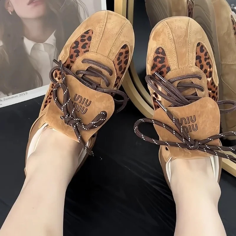 Autumn brown leopard print vulcanized flat lace outdoor non slip casual and comfortable womens sports shoes 241204