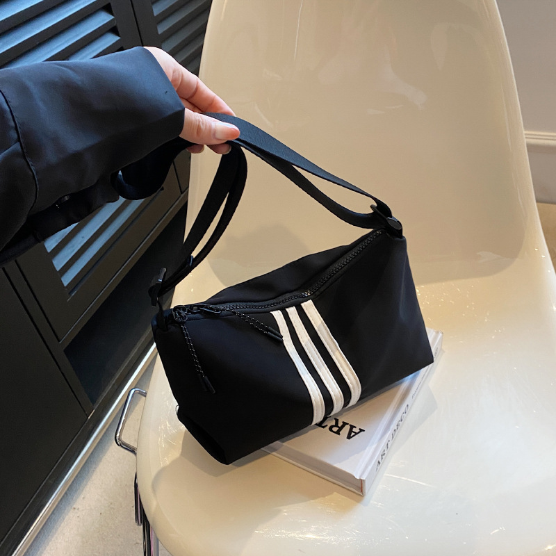 New casual simple waterproof Oxford nylon women s crossbody bag designer trend leisure handbag trendy bag