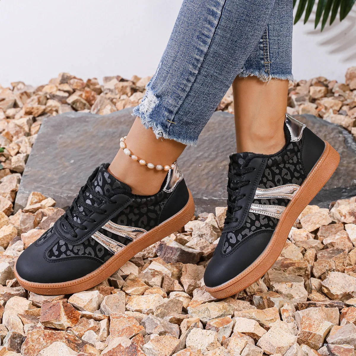 Womens apartment sports shoes new leopard print casual shoes outdoor walking shoes sports shoes comfortable womens sports shoes 241204