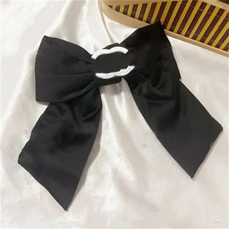 Luxury Girls Hair Clips Barrettes Designer Hair Claws Letters Spring Clamp Headbands White Black Bow Elegant Women Hairpin Headwear Hair Accessories