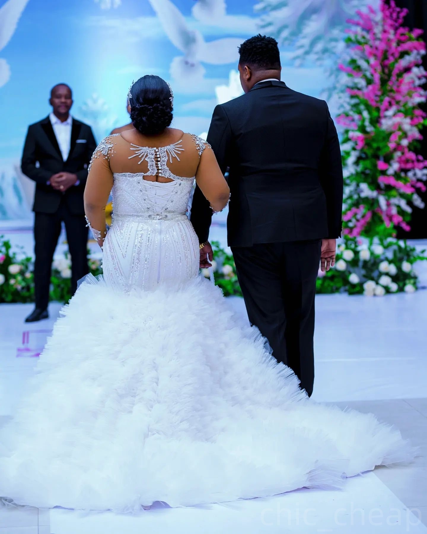 2025 Arabic Aso Ebi Plus Size Off White Mermaid Wedding Dresses Rhinestones Detachable Train Sequined Lace Vintage Bridal Gowns Dress ZJ208