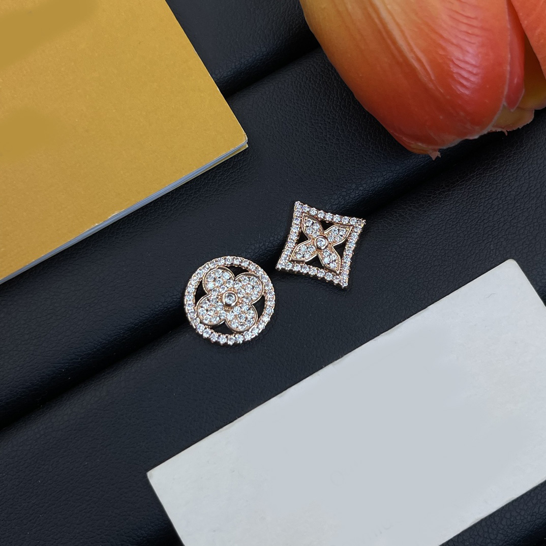Luxury Designer Earring Designer Luxury Clover Flower 18K Gold 925 Silver Plated Stud Earrings For Women Men Diamond Fashion Jewelry Wedding Party for