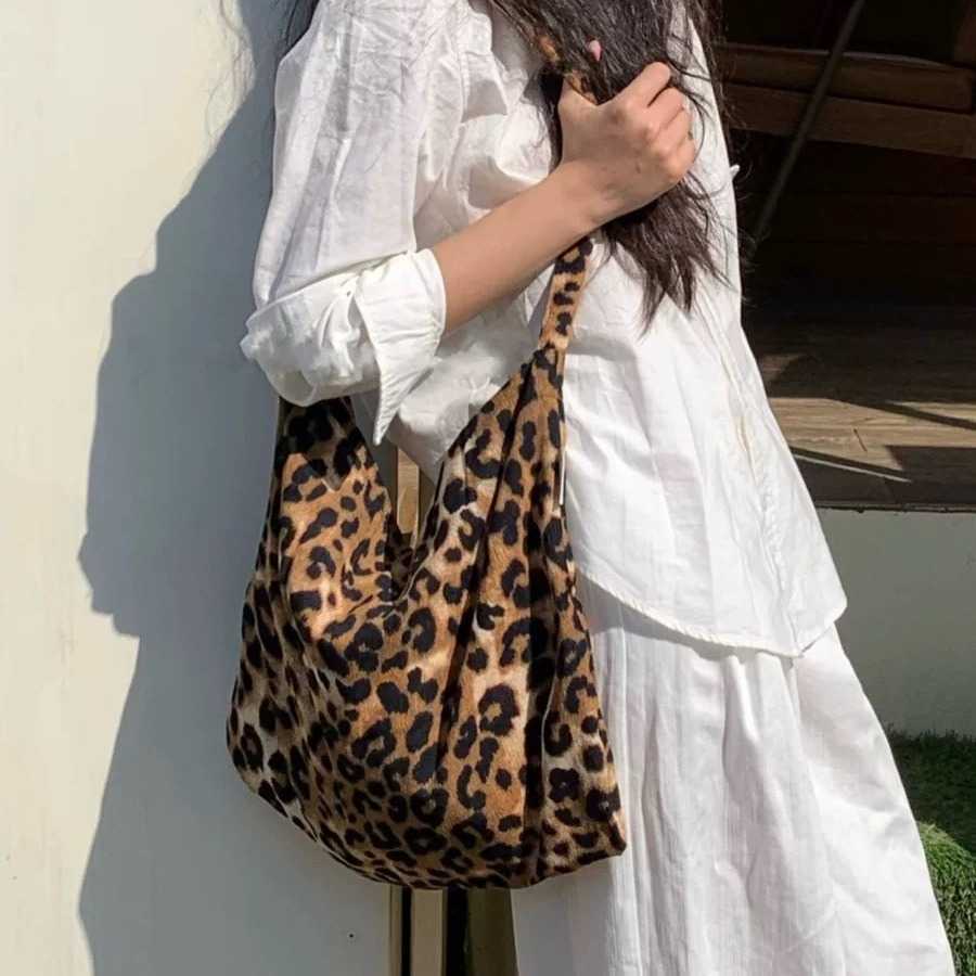 Leopard Print Canvas Bag for Women 2024 New Trendy Korean College Style Tote Casual Large Capacity Single Shoulder 241204