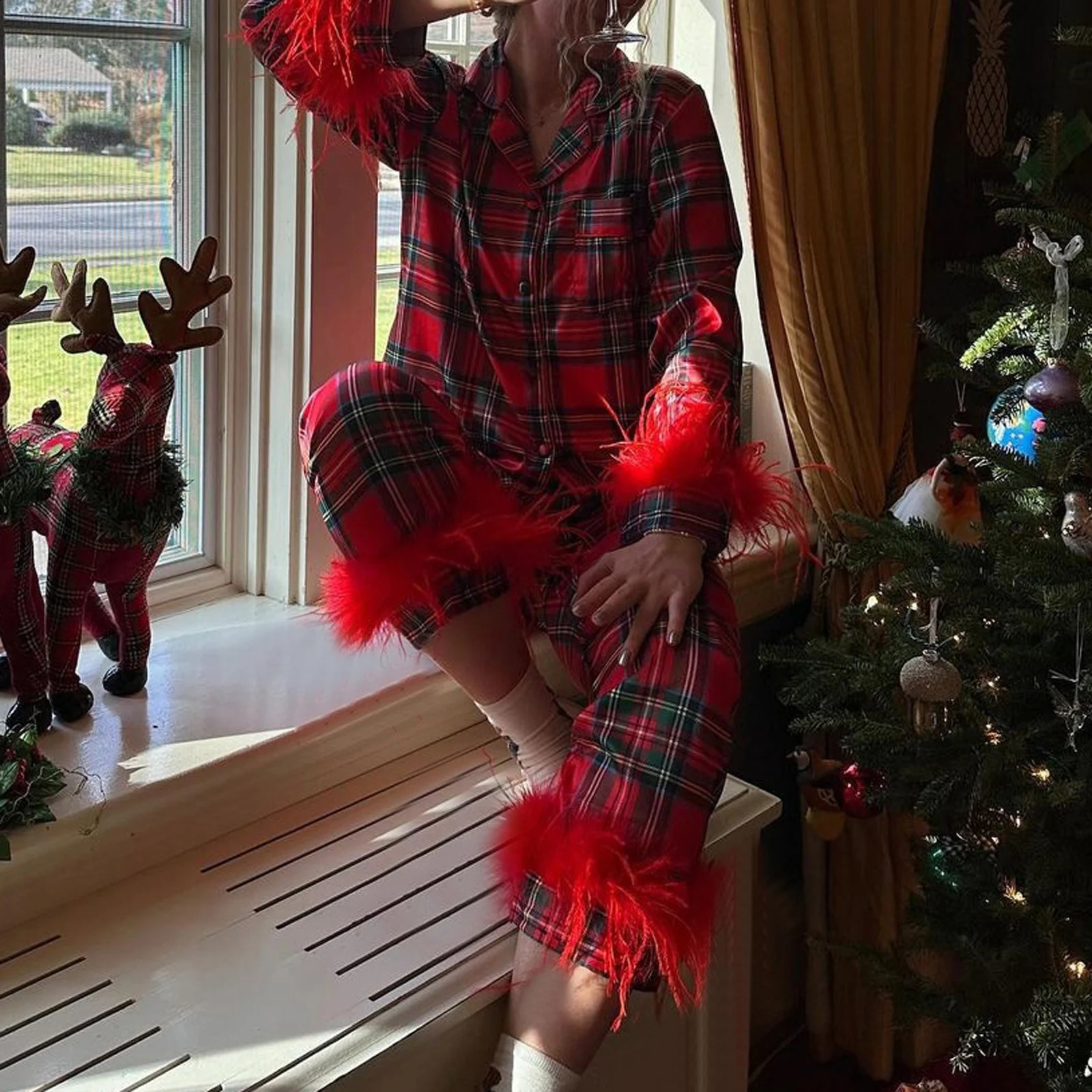 Womens 2-piece solid color/checkered pajama set with feather long sleeved lapel button top and sleepwear 241203