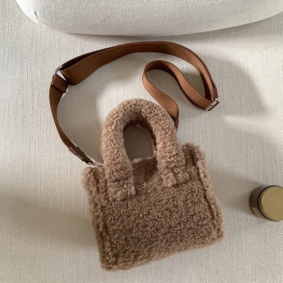 Mini Lambswool Tote Bag Casual Faux Fur Bags for Women Handbags Warm Plush Shoulder Crossbody Bags Small Flap Phone Purses Chic 241212