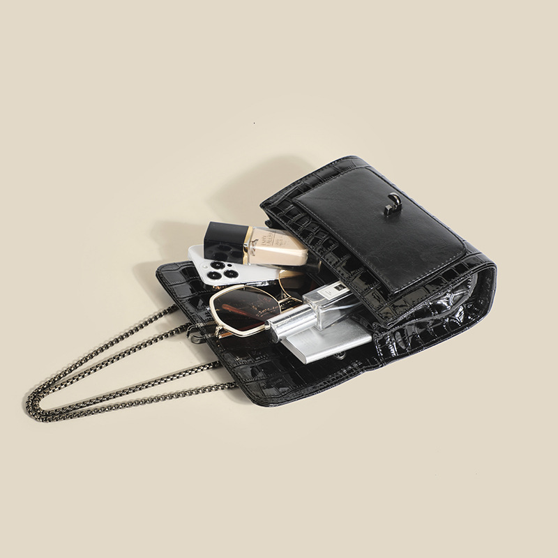 New leisure Black Chain Hard Shell Cover Style Designer trend Women s Bag Trendy Fashion Shoulder Bag