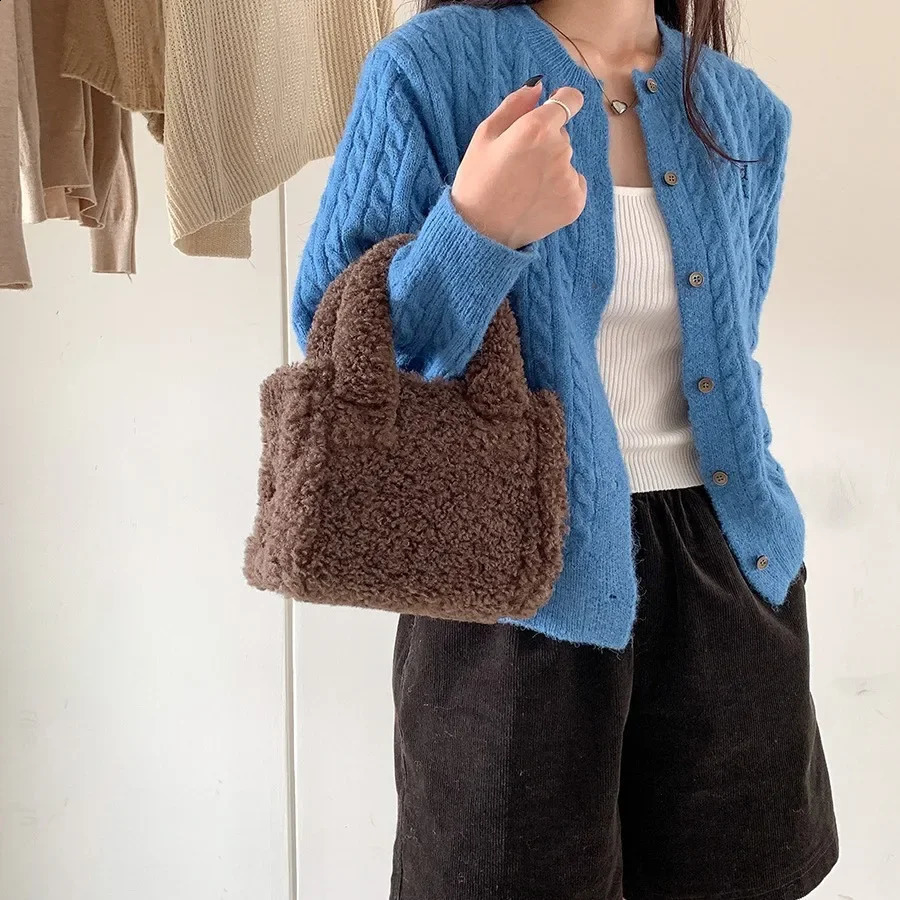 Mini Lambswool Tote Bag Casual Faux Fur Bags for Women Handbags Warm Plush Shoulder Crossbody Bags Small Flap Phone Purses Chic 241212