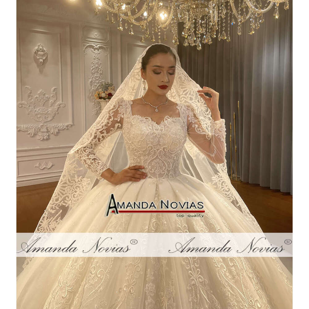 Customized Elegant Off White Wedding Dress Lace