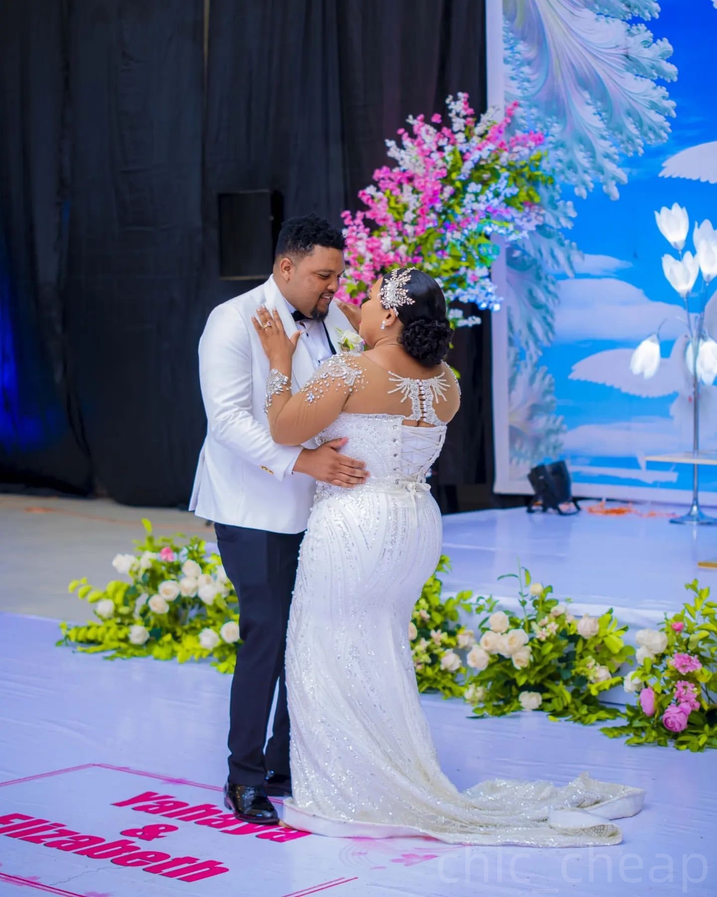 2025 Arabic Aso Ebi Plus Size Off White Mermaid Wedding Dresses Rhinestones Detachable Train Sequined Lace Vintage Bridal Gowns Dress ZJ208