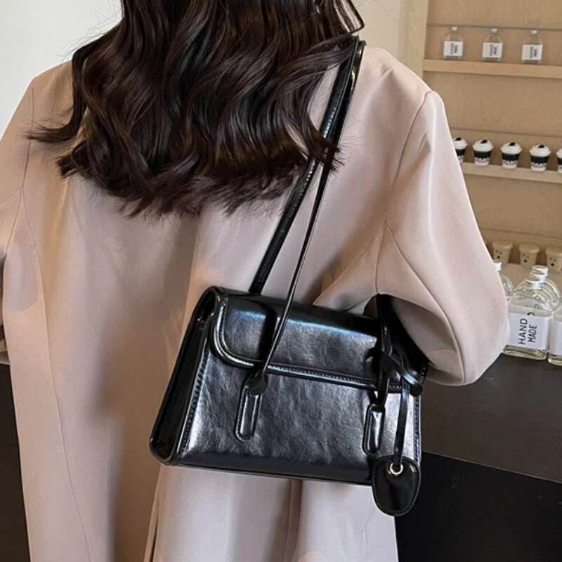 Large Capacity Underarm 2025 New High Sense Women Versatile Autumn and Winter Fashion Popular Portable Shoulder Bag