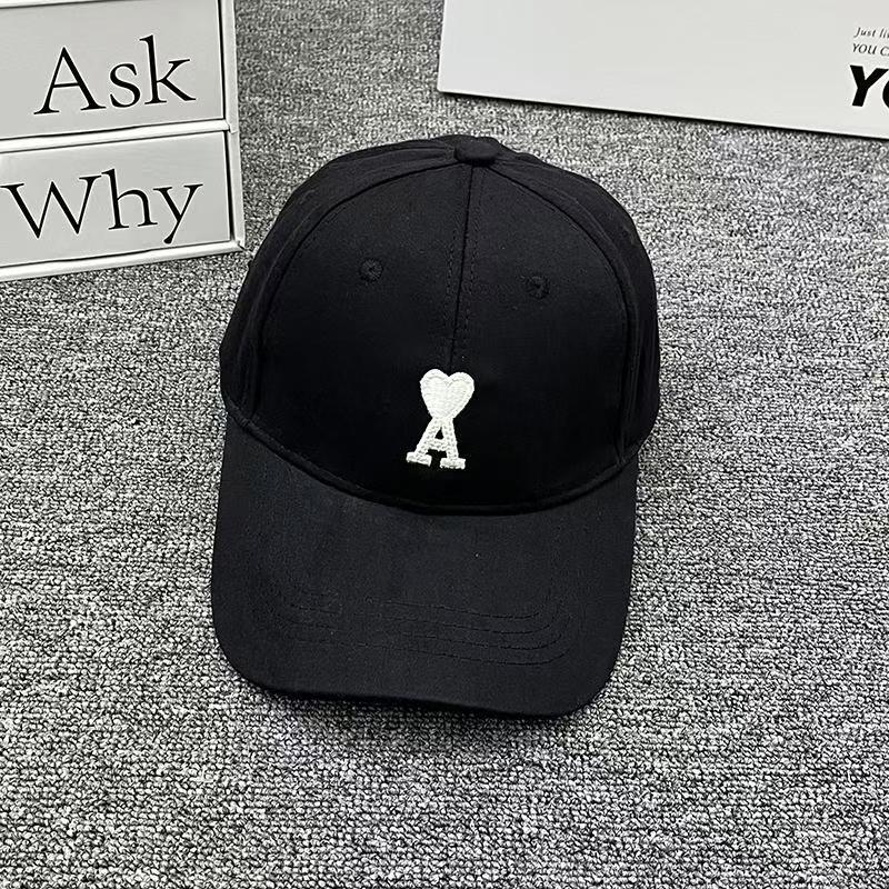Fashion AMI baseball cap cute little peach heart couple cap luxury black minimalist ball cap for men and women
