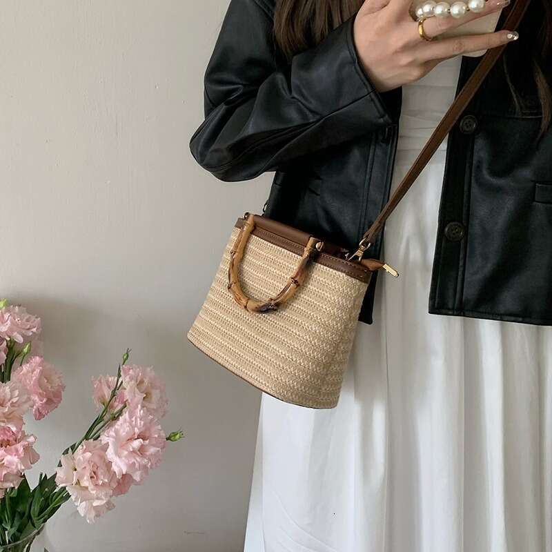 2024 summer new niche crossbody small women, high-end texture hand-held grass woven bucket bag for women