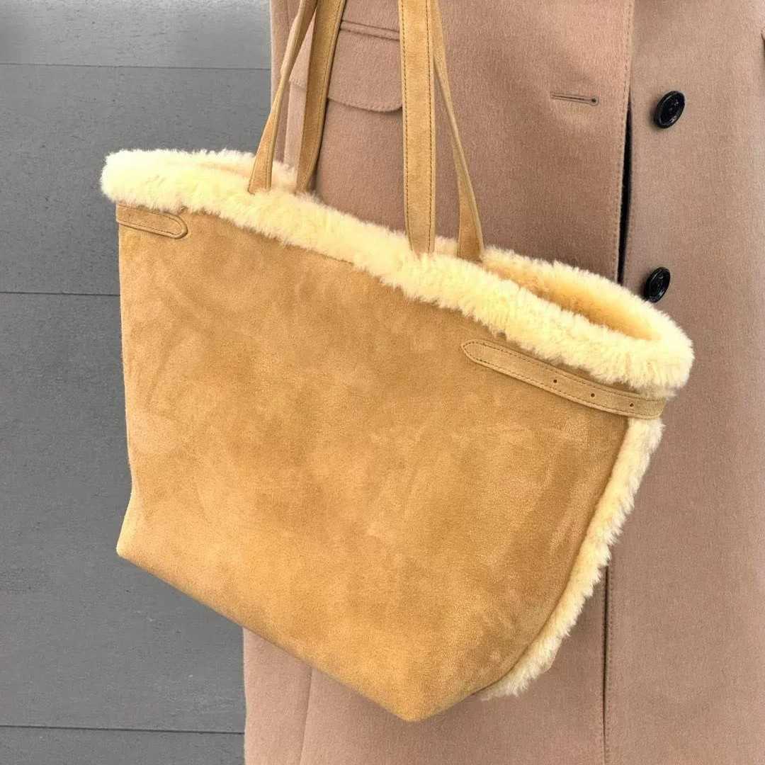 2024 New Autumn and Winter Fur Bag, Large Capacity Tote Handbag, Simple Casual, Versatile Plush Shoulder Trendy 241204